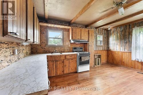 465 Lyons Creek Road, Welland, ON - Indoor Photo Showing Kitchen