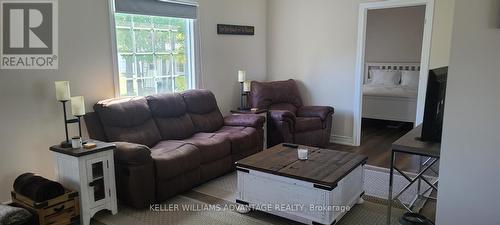 115 Rollies Bay Road, Curve Lake First Nation 35, ON - Indoor Photo Showing Living Room