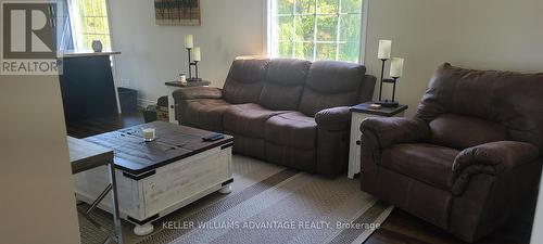 115 Rollies Bay Road, Curve Lake First Nation 35, ON - Indoor Photo Showing Living Room