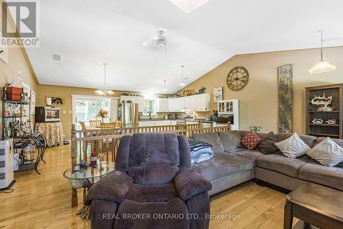 87 Farlain Lake Road E, Tiny, ON - Indoor Photo Showing Living Room