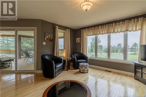 10 Lantern Street, Picadilly, NB - Indoor