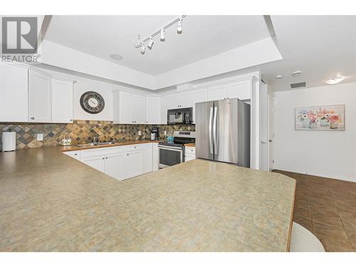 3570 Woodsdale Road Unit# 10, Lake Country, BC - Indoor Photo Showing Kitchen With Double Sink