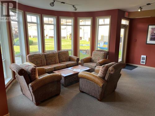 3570 Woodsdale Road Unit# 10, Lake Country, BC - Indoor Photo Showing Living Room