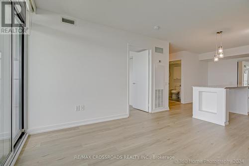 1112 - 33 Singer Court, Toronto, ON - Indoor Photo Showing Kitchen