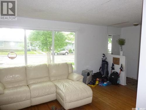 465 Froom Crescent, Regina, SK - Indoor Photo Showing Living Room