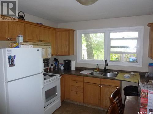 465 Froom Crescent, Regina, SK - Indoor Photo Showing Kitchen With Double Sink