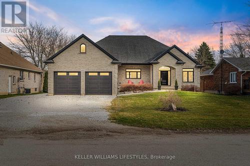 4657 Lakeside Street, Plympton-Wyoming, ON - Outdoor With Facade