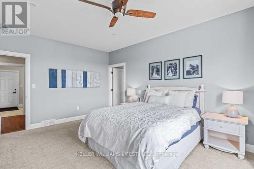 4657 Lakeside Street, Plympton-Wyoming, ON - Indoor Photo Showing Bedroom