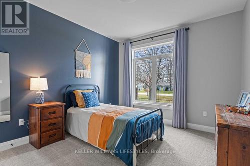 4657 Lakeside Street, Plympton-Wyoming, ON - Indoor Photo Showing Bedroom