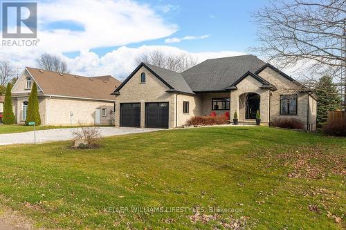 4657 Lakeside Street, Plympton-Wyoming, ON - Outdoor With Facade