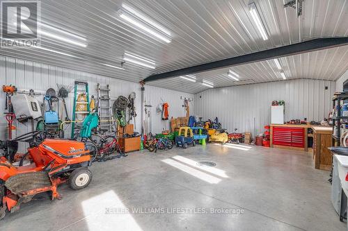 4657 Lakeside Street, Plympton-Wyoming, ON - Indoor Photo Showing Garage