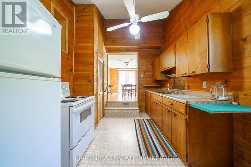 3069 Coltsfoot Drive, Southwest Middlesex, ON - Indoor Photo Showing Kitchen