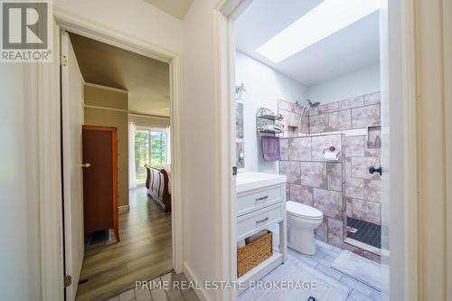 3069 Coltsfoot Drive, Southwest Middlesex, ON - Indoor Photo Showing Bathroom