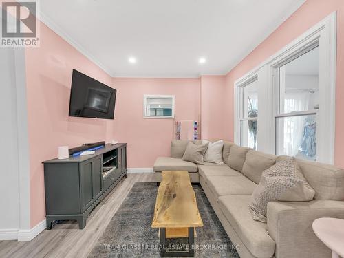 1317 Lillian Avenue, Windsor, ON - Indoor Photo Showing Living Room
