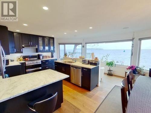 3311 Atrevida Road, Powell River, BC - Indoor Photo Showing Kitchen