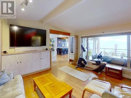 3311 Atrevida Road, Powell River, BC - Indoor Photo Showing Living Room