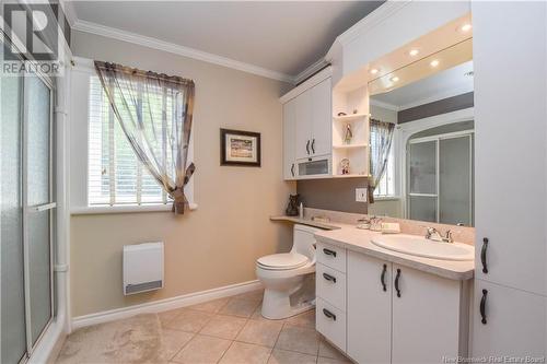 546 Saint-Pierre Ouest Boulevard, Caraquet, NB - Indoor Photo Showing Bathroom