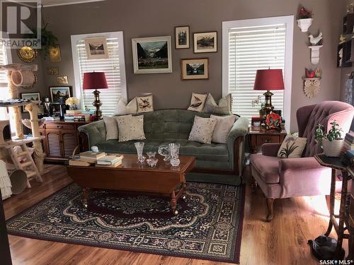 321 Rongve Street, Sturgis, SK - Indoor Photo Showing Living Room