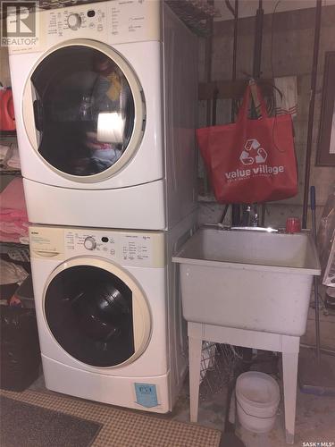 321 Rongve Street, Sturgis, SK - Indoor Photo Showing Laundry Room