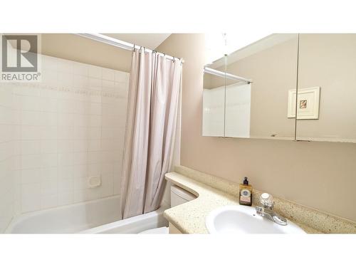 160 Celano Crescent Unit# 104, Kelowna, BC - Indoor Photo Showing Bathroom