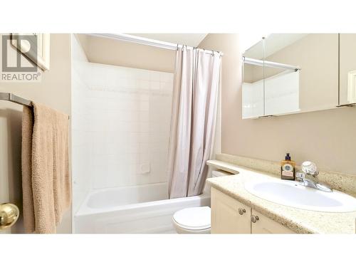 160 Celano Crescent Unit# 104, Kelowna, BC - Indoor Photo Showing Bathroom