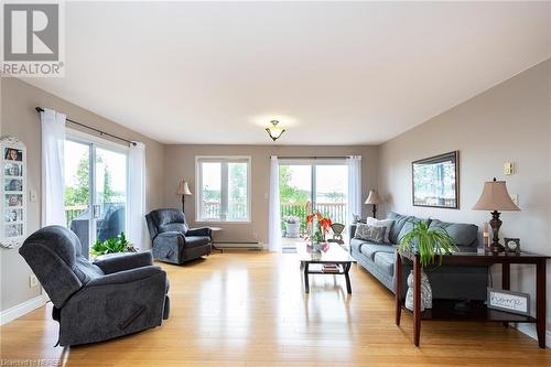 315 Regal Road, North Bay, ON - Indoor Photo Showing Living Room