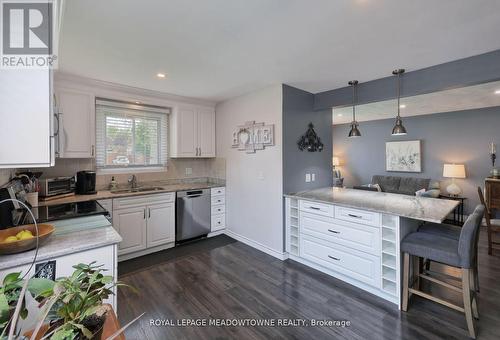 323 Grand Ridge Drive, Cambridge, ON - Indoor Photo Showing Kitchen