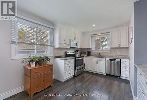 323 Grand Ridge Drive, Cambridge, ON - Indoor Photo Showing Kitchen