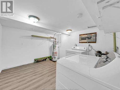 1595 Sprucewood, Lasalle, ON - Indoor Photo Showing Laundry Room