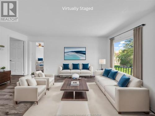 1595 Sprucewood, Lasalle, ON - Indoor Photo Showing Living Room