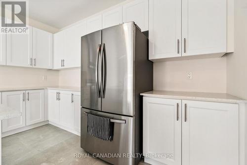 1409 Davis Loop, Innisfil, ON - Indoor Photo Showing Kitchen