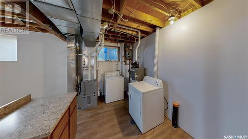 1404 Wascana Street, Regina, SK - Indoor Photo Showing Laundry Room