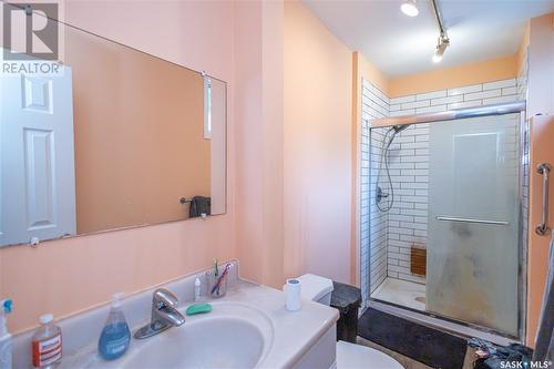 1218 1St Avenue N, Saskatoon, SK - Indoor Photo Showing Bathroom