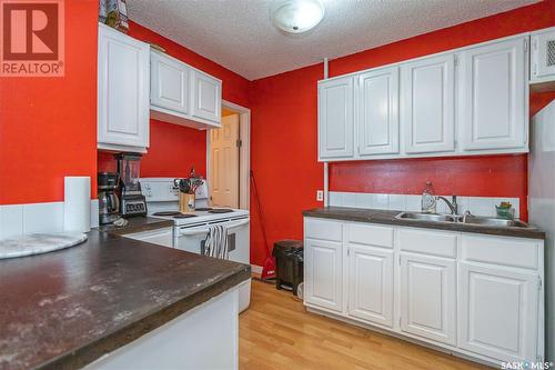 1218 1St Avenue N, Saskatoon, SK - Indoor Photo Showing Kitchen With Double Sink
