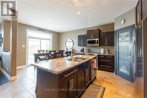2655 Tucker Court, London, ON - Indoor Photo Showing Kitchen With Double Sink