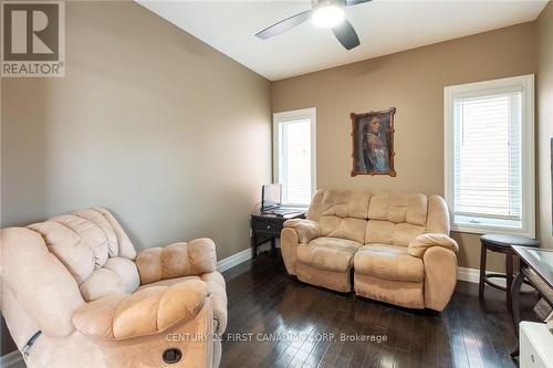 2655 Tucker Court, London, ON - Indoor Photo Showing Living Room