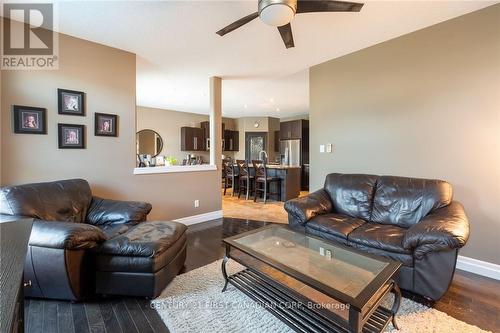 2655 Tucker Court, London, ON - Indoor Photo Showing Living Room