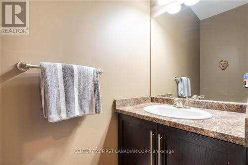 2655 Tucker Court, London, ON - Indoor Photo Showing Bathroom