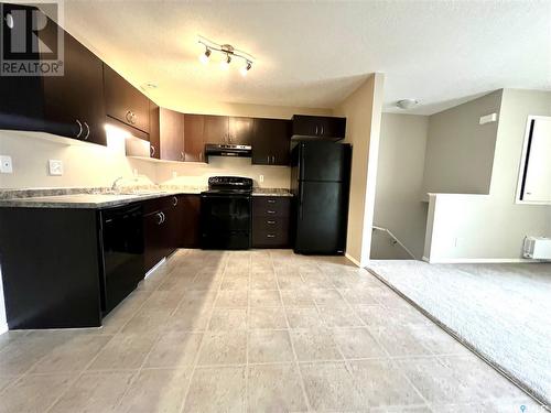 322 700 Battleford Trail, Swift Current, SK - Indoor Photo Showing Kitchen