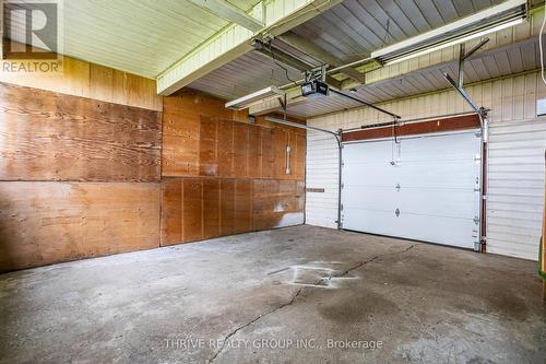942 Westminster Drive, London, ON - Indoor Photo Showing Garage