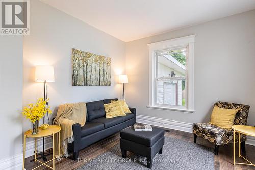 942 Westminster Drive, London, ON - Indoor Photo Showing Living Room