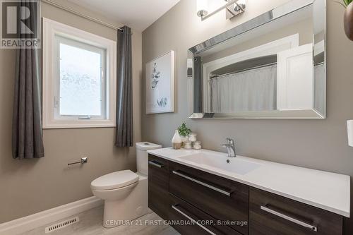 2354 Red Thorne Avenue, London, ON - Indoor Photo Showing Bathroom