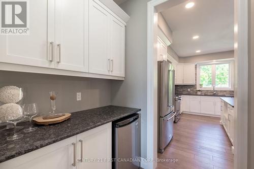 2354 Red Thorne Avenue, London, ON - Indoor Photo Showing Kitchen