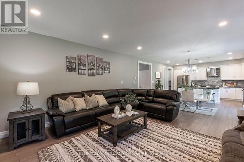 2354 Red Thorne Avenue, London, ON - Indoor Photo Showing Living Room