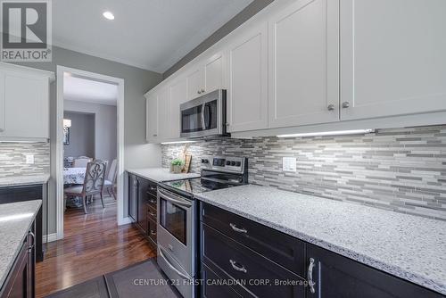 2367 Yellowbirch Court, London, ON - Indoor Photo Showing Kitchen With Upgraded Kitchen