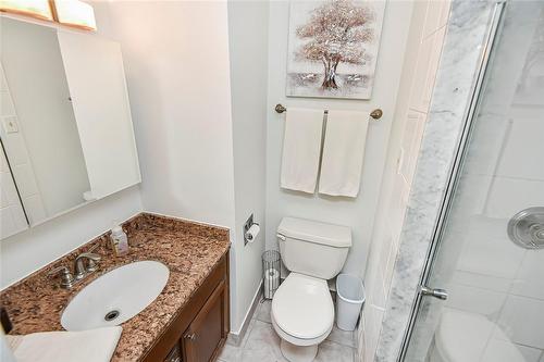 4391 Kerry Court, Burlington, ON - Indoor Photo Showing Bathroom