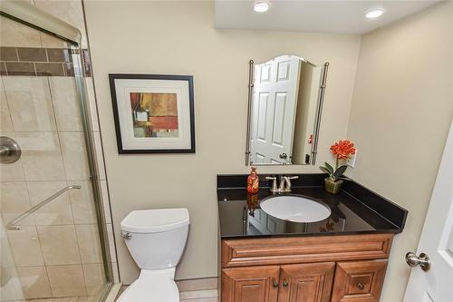 4391 Kerry Court, Burlington, ON - Indoor Photo Showing Bathroom