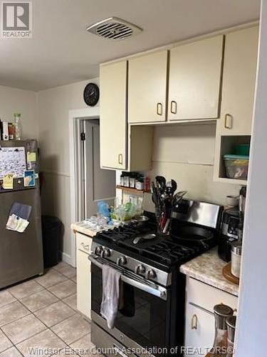 4549 Grand Marais Road East, Windsor, ON - Indoor Photo Showing Kitchen