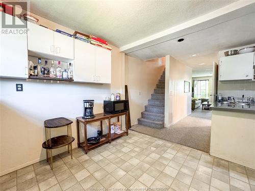 923-25 California Avenue, Windsor, ON - Indoor Photo Showing Kitchen