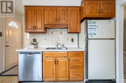 224 Atkinson Boulevard, London, ON - Indoor Photo Showing Kitchen With Double Sink